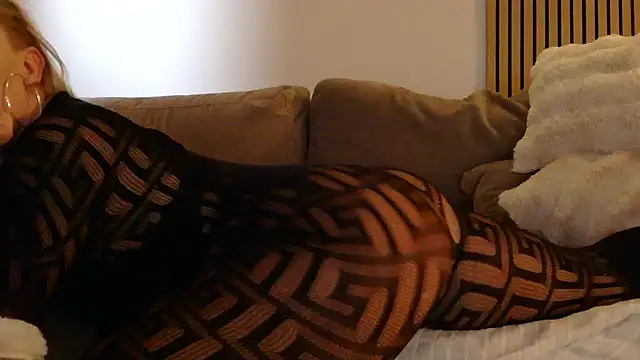 lorenarowena online show from 02.06.26