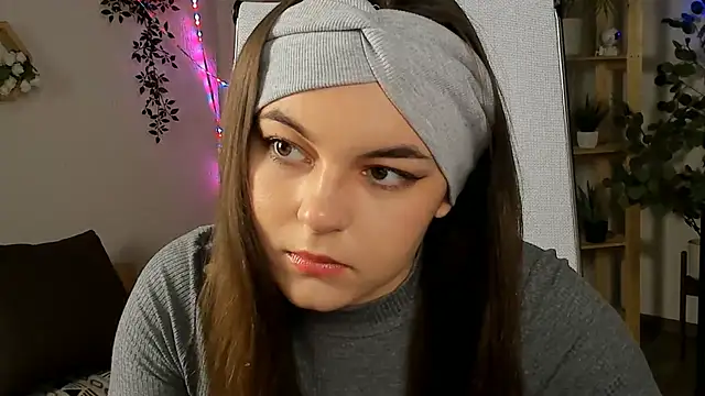 Snapshot of FrancescaCavaliere chatting on 11.25.25 FrancescaCavaliere online show from 11.25.25