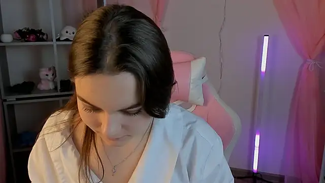 Snapshot of FrancescaCavaliere chatting on 11.29.25 FrancescaCavaliere online show from 11.29.25