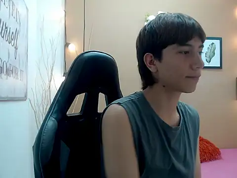 Snapshot of peter_seed chatting on 11.08.25 peter seed online show from 11.08.25