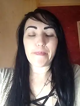 ArianaXFresh online show from 11.28.25