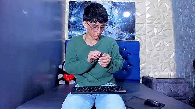 Snapshot of ElanGiraldo chatting on 04.18.26 ElanGiraldo online show from 04.18.26