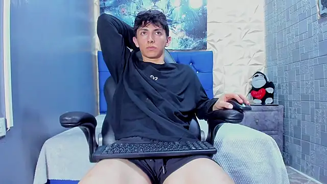 Snapshot of ElanGiraldo chatting on 05.12.26 ElanGiraldo online show from 05.12.26
