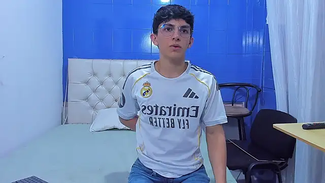 Snapshot of ElanGiraldo chatting on 06.20.26 ElanGiraldo online show from 06.20.26