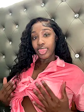 Snapshot of ToyaThick chatting on 11.12.25 ToyaThick online show from 11.12.25