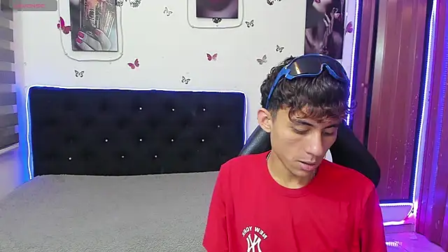 Snapshot of Antonythiago_couple chatting on 11.15.25 Antonythiago couple online show from 11.15.25