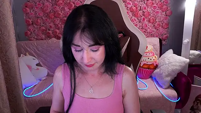 Snapshot of CarolinaaFoxyyy chatting on 05.18.26 CarolinaaFoxyyy online show from 05.18.26