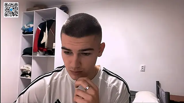 Snapshot of _BarePulse chatting on 02.17.26 BarePulse online show from 02.17.26