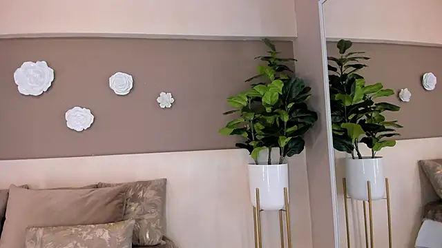 Snapshot of sofiaivanova chatting on 02.15.26 sofiaivanova online show from 02.15.26