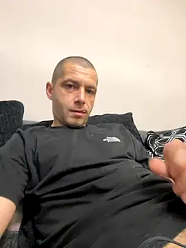 Snapshot of Kinkycouple142 chatting on 11.11.25 Kinkycouple142 online show from 11.11.25