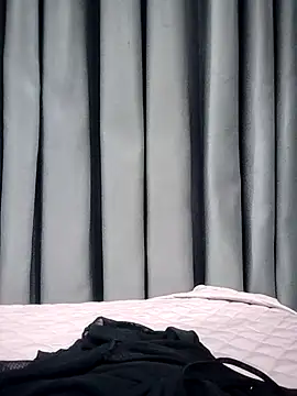   Anna    online show from 11.24.25