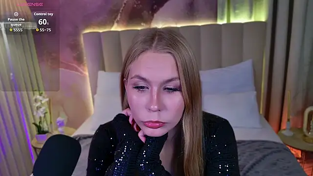 Snapshot of Rosa_Evans chatting on 11.16.25 Rosa Evans online show from 11.16.25