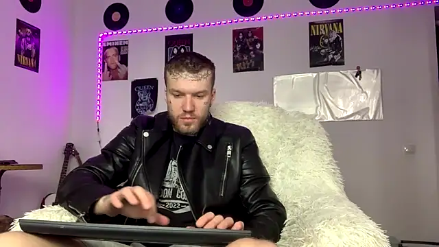 Huntall77 online show from 03.06.26