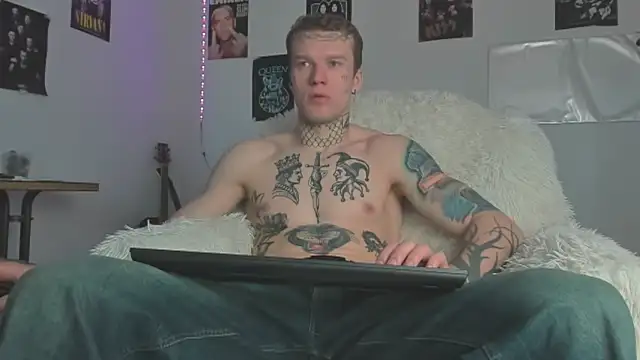 Huntall77 online show from 04.08.26