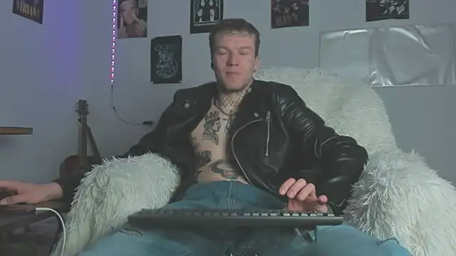 Huntall77 online show from 04.13.26