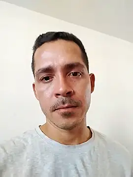 Snapshot of Damian-liam chatting on 11.11.25 Damian-liam online show from 11.11.25