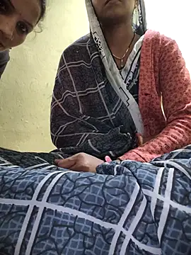 Snapshot of Geeta-143 chatting on 11.15.25 Geeta-143 online show from 11.15.25