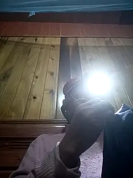 Snapshot of Socola205 chatting on 11.12.25 Socola205 online show from 11.12.25