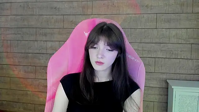 Snapshot of SophiaProve chatting on 04.19.26 SophiaProve online show from 04.19.26