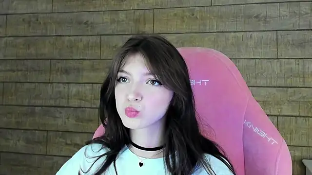 Snapshot of SophiaProve chatting on 04.23.26 SophiaProve online show from 04.23.26