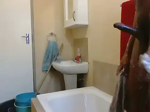 Snapshot of caramellon chatting on 11.10.25 caramellon online show from 11.10.25