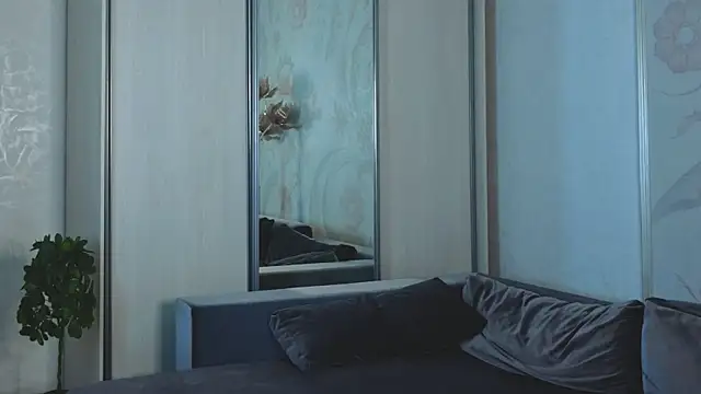 Snapshot of SecretVenom chatting on 11.15.25 SecretVenom online show from 11.15.25