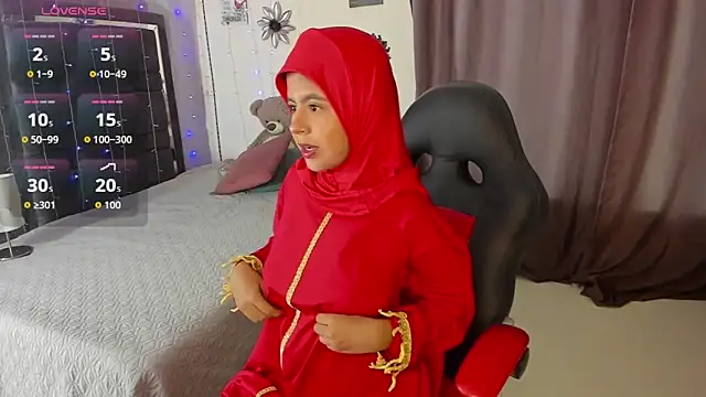 Snapshot of NaylaAbadi chatting on 11.17.25 NaylaAbadi online show from 11.17.25