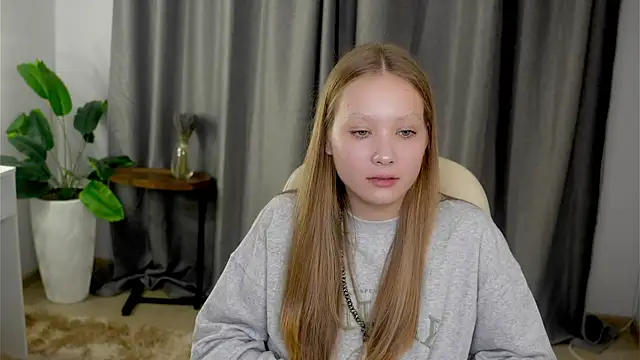 Snapshot of AdalineSheetz chatting on 11.11.25 AdalineSheetz online show from 11.11.25