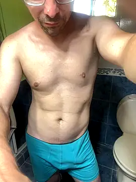 Snapshot of JuanchiSxL chatting on 11.10.25 JuanchiSxL online show from 11.10.25