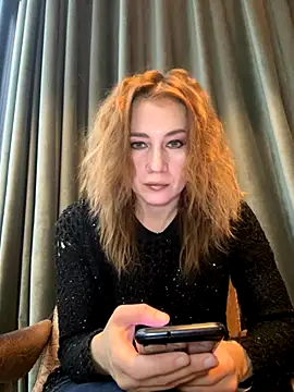 Snapshot of Amirana_hot chatting on 11.15.25 Amirana hot online show from 11.15.25