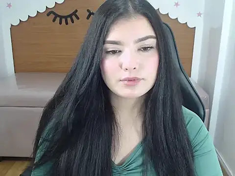 Snapshot of sarah_rouse_t_ chatting on 11.11.25 sarah rouse t online show from 11.11.25