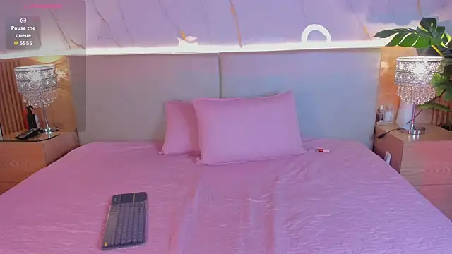 april grey11 online show from 11.20.25