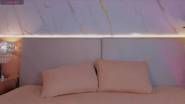 april grey11 online show from 11.25.25