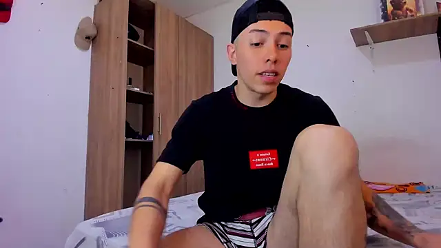 Snapshot of logan_crave chatting on 11.13.25 logan crave online show from 11.13.25