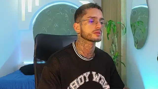 Snapshot of Alanrodgers chatting on 03.04.26 Alanrodgers online show from 03.04.26