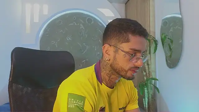 Snapshot of Alanrodgers chatting on 03.25.26 Alanrodgers online show from 03.25.26