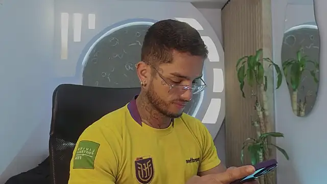 Snapshot of Alanrodgers chatting on 04.03.26 Alanrodgers online show from 04.03.26