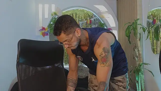 Snapshot of Alanrodgers chatting on 04.04.26 Alanrodgers online show from 04.04.26