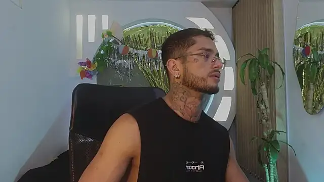 Snapshot of Alanrodgers chatting on 04.05.26 Alanrodgers online show from 04.05.26