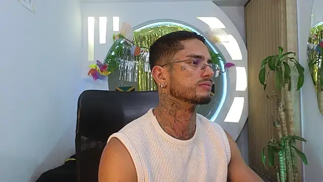 Snapshot of Alanrodgers chatting on 04.12.26 Alanrodgers online show from 04.12.26