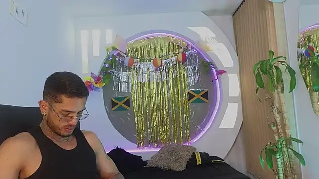 Snapshot of Alanrodgers chatting on 04.13.26 Alanrodgers online show from 04.13.26