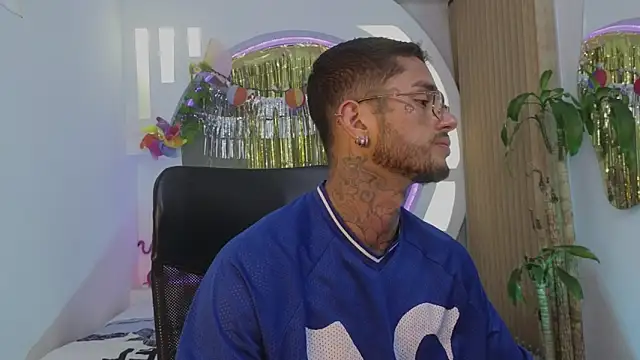 Snapshot of Alanrodgers chatting on 04.15.26 Alanrodgers online show from 04.15.26