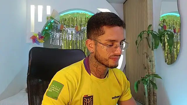 Snapshot of Alanrodgers chatting on 04.16.26 Alanrodgers online show from 04.16.26