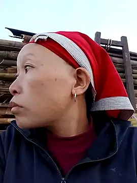 girl-hot2x online show from 12.18.25