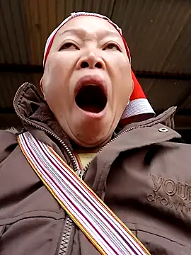 girl-hot2x online show from 02.19.26