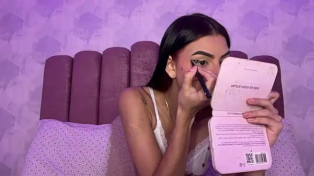 Snapshot of MrandMrsRivas chatting on 05.11.26 MrandMrsRivas online show from 05.11.26