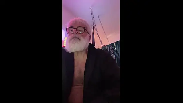 Snapshot of LeatherSdaddy chatting on 04.17.26 LeatherSdaddy online show from 04.17.26