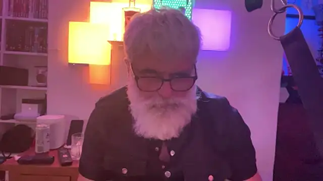 Snapshot of LeatherSdaddy chatting on 04.18.26 LeatherSdaddy online show from 04.18.26