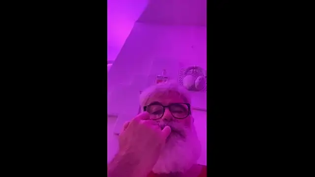 Snapshot of LeatherSdaddy chatting on 04.19.26 LeatherSdaddy online show from 04.19.26