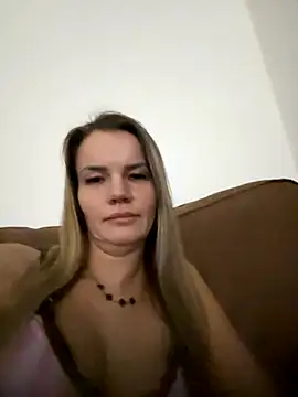 Cutebrowneyes  online show from 12.04.25